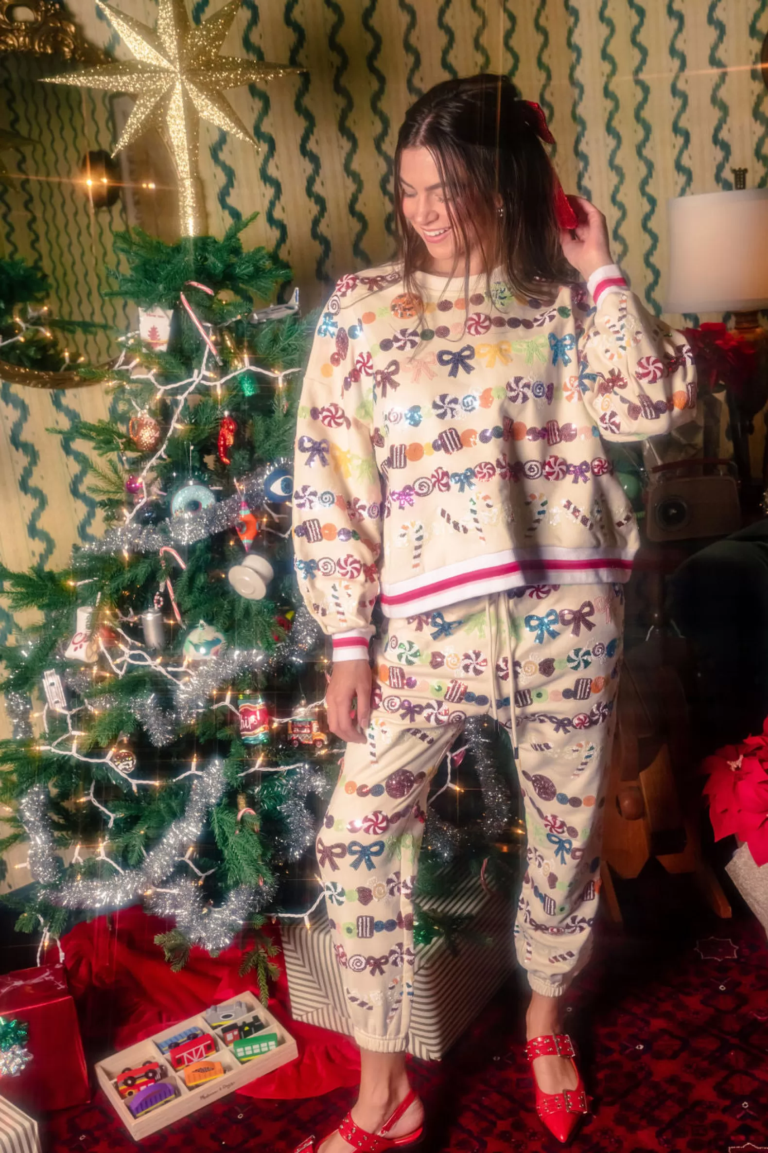 Queen of Sparkles Sets | Sweatshirts<Candy Garland Sweatshirt Beige