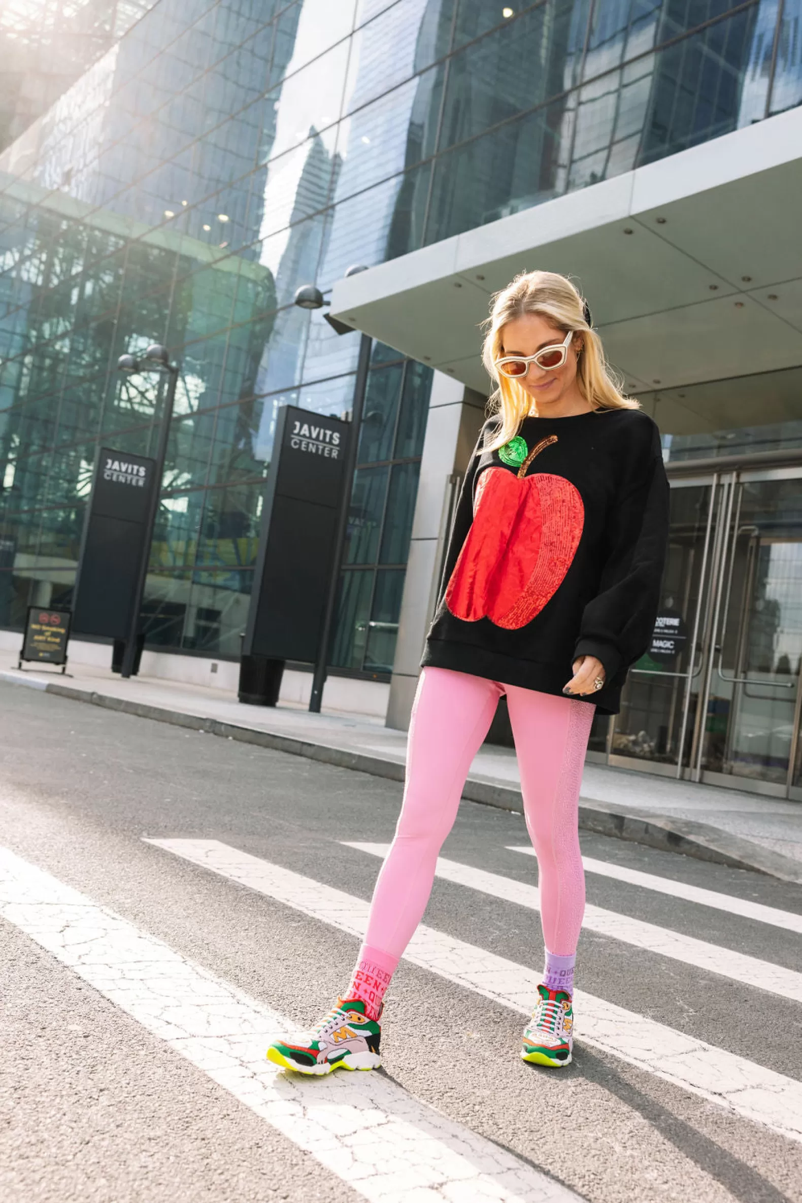 Queen of Sparkles Sweatshirts<Big Apple Sweatshirt Black