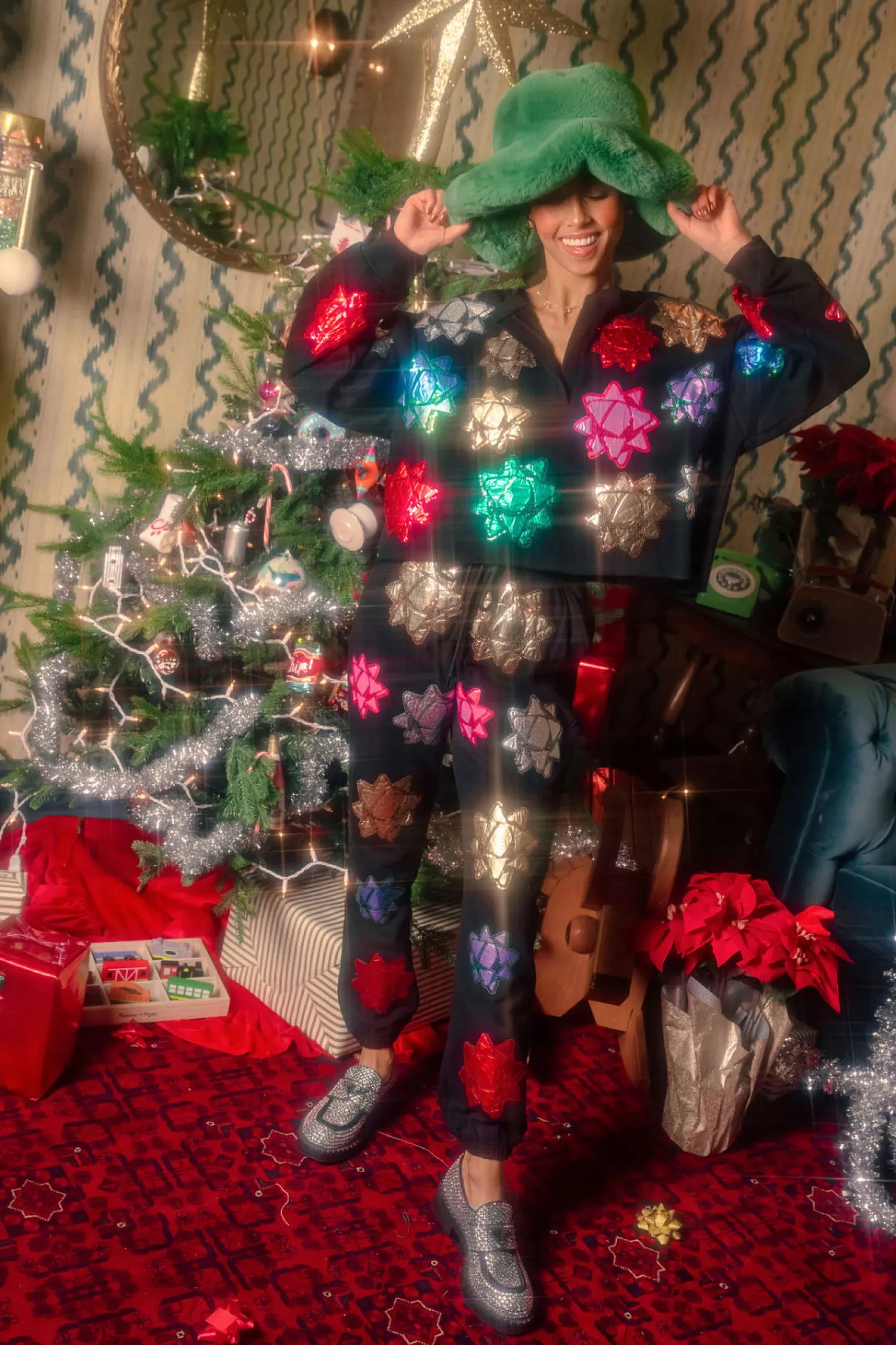 Queen of Sparkles Sets | Sweatshirts<Metallic Present Bows Cropped Sweatshirt Black