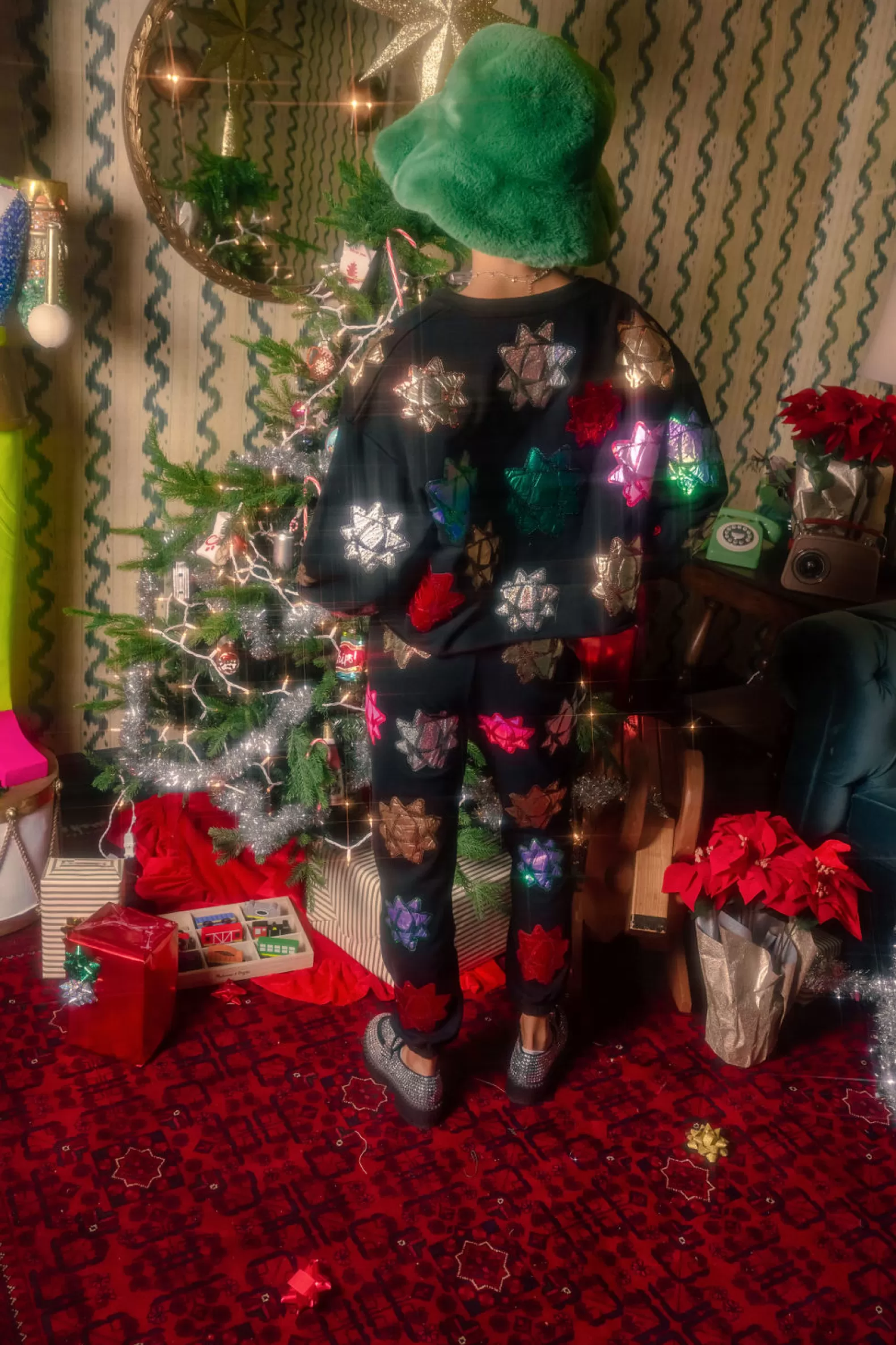 Queen of Sparkles Sets | Sweatshirts<Metallic Present Bows Cropped Sweatshirt Black