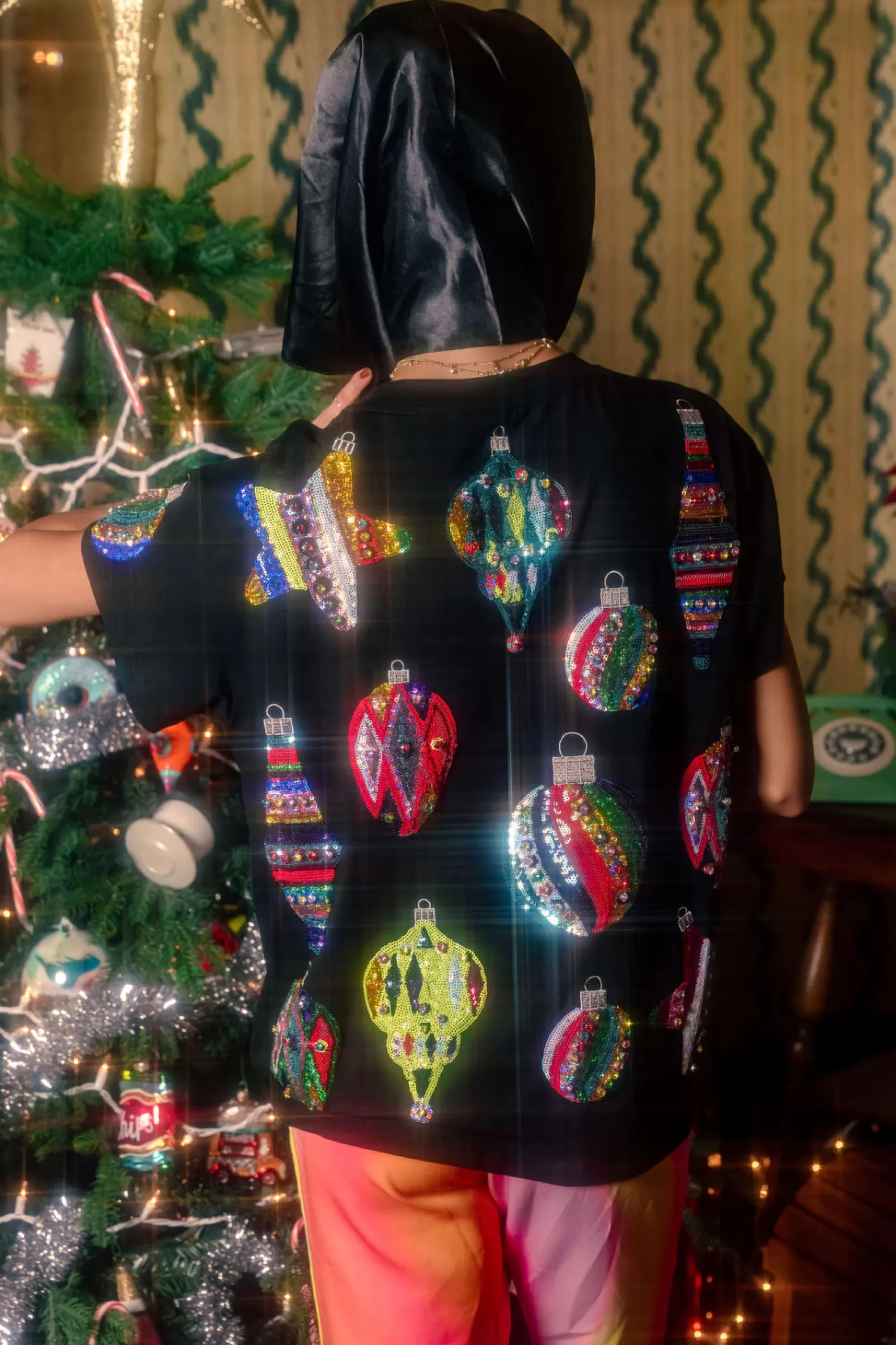 Queen of Sparkles Tees<Multi Color Ornaments Tee Black