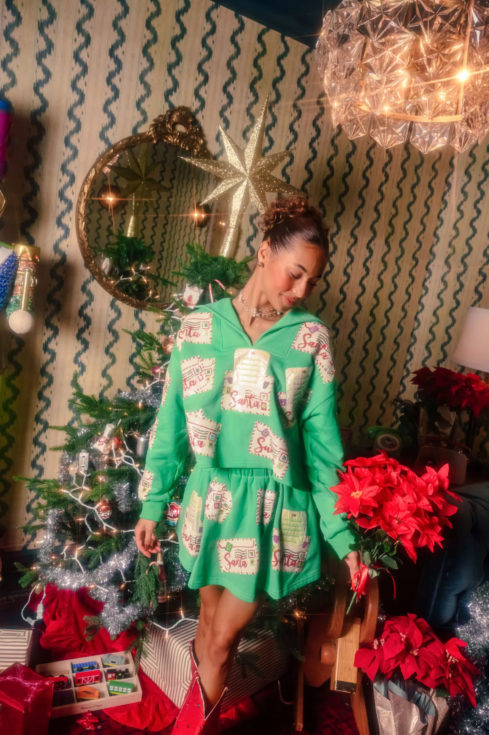 Queen of Sparkles Sets | Sweatshirts<Letters to Santa Collar Sweatshirt Green