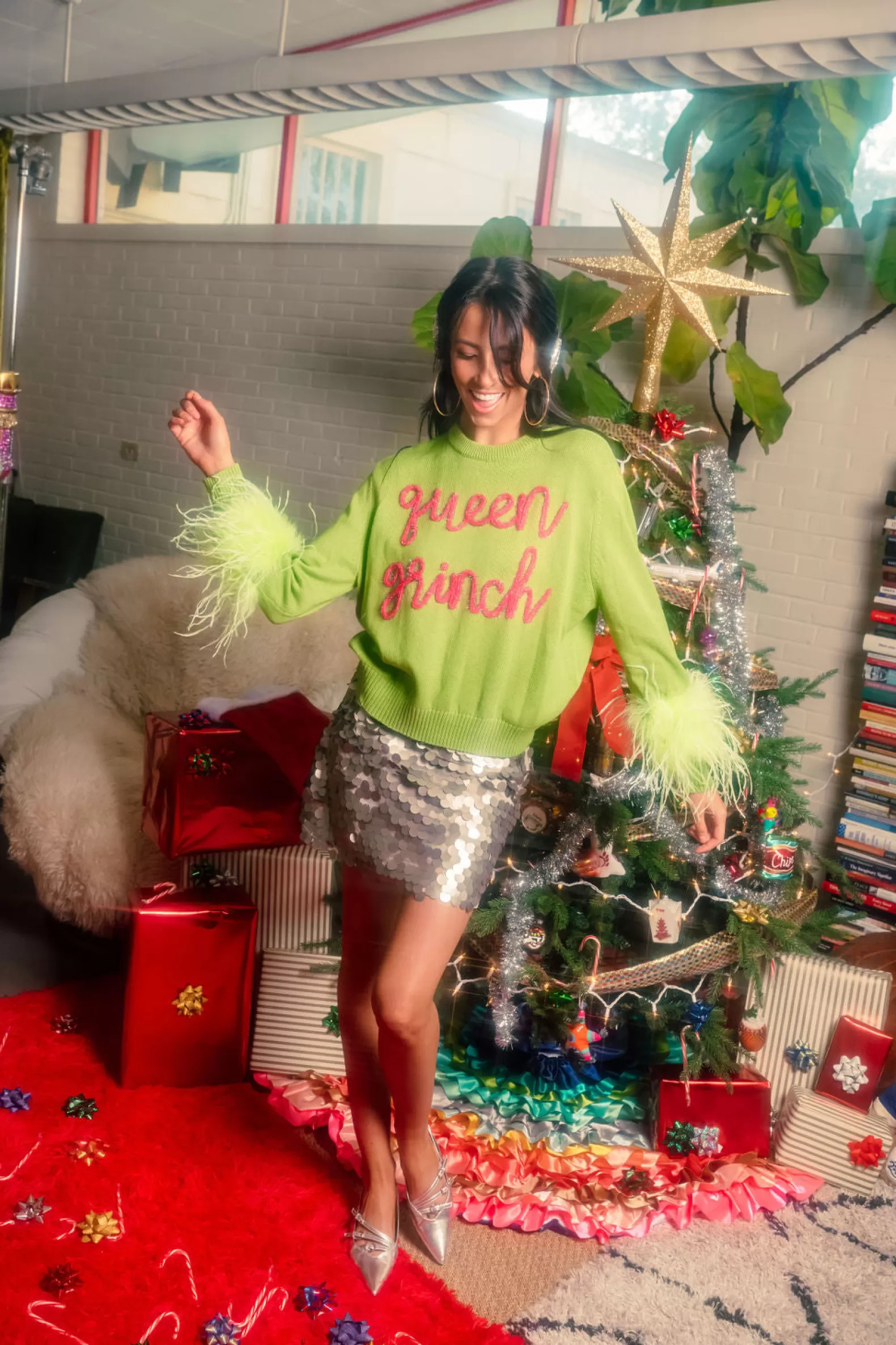 Queen of Sparkles Sweaters<Queen Grinch Feather Sleeve Sweater Green