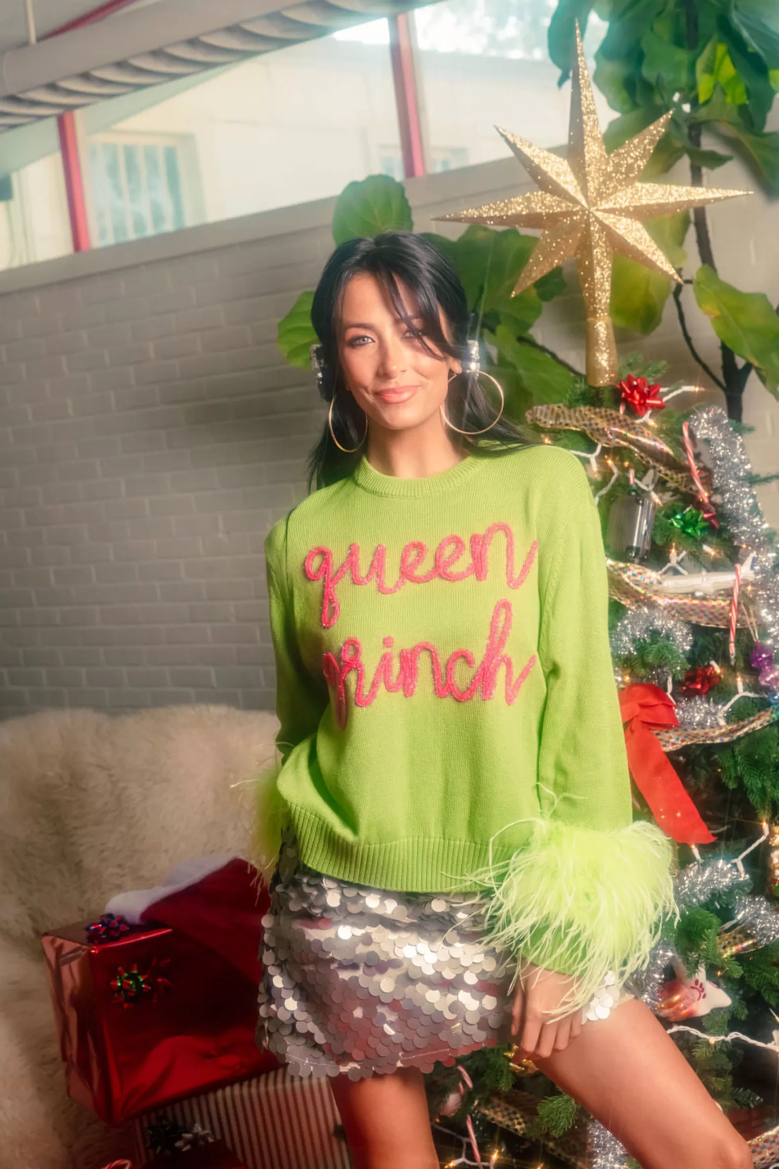 Queen of Sparkles Sweaters<Queen Grinch Feather Sleeve Sweater Green