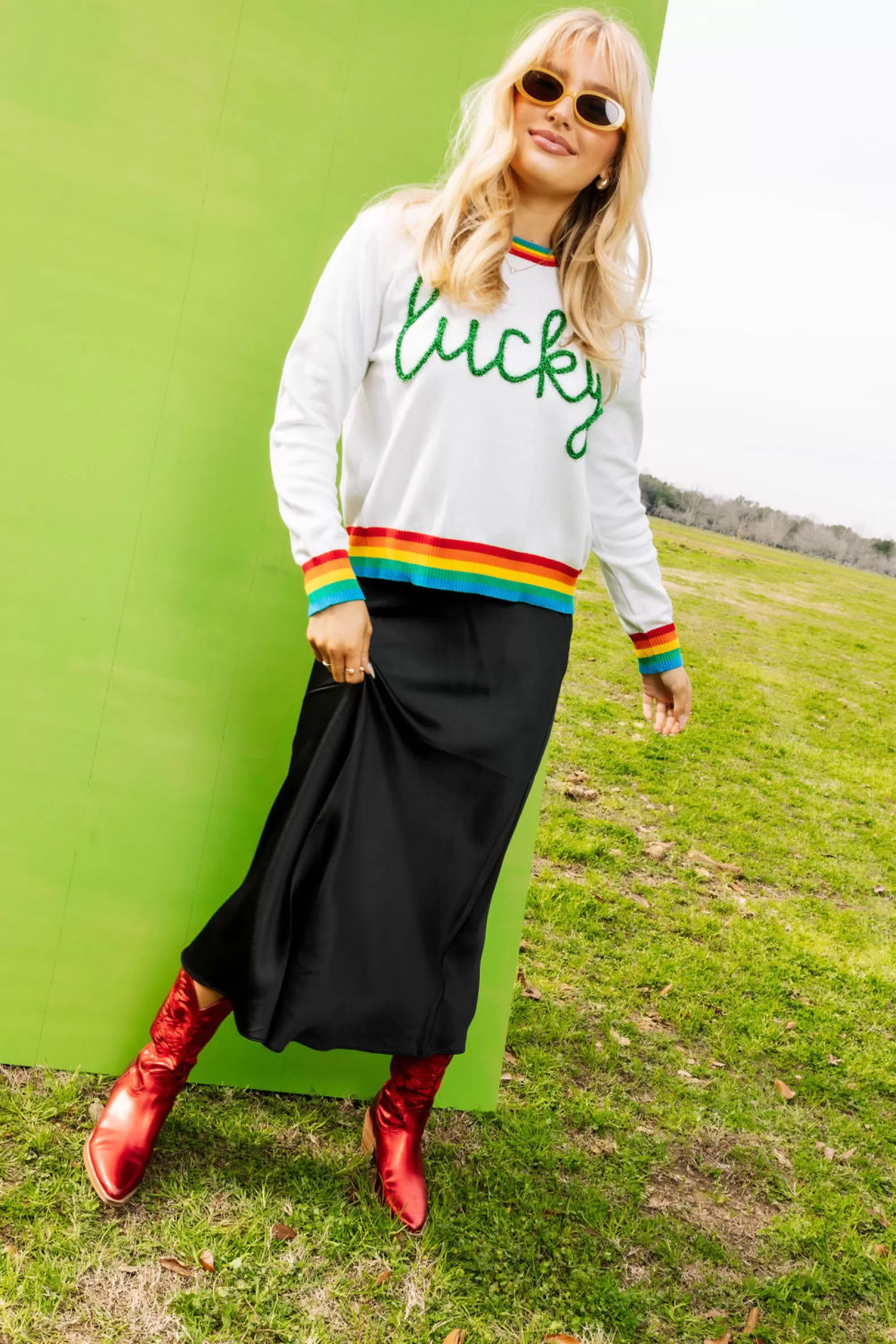 Queen of Sparkles Sweaters<Lucky Glitter Script Sweater White/Rainbow