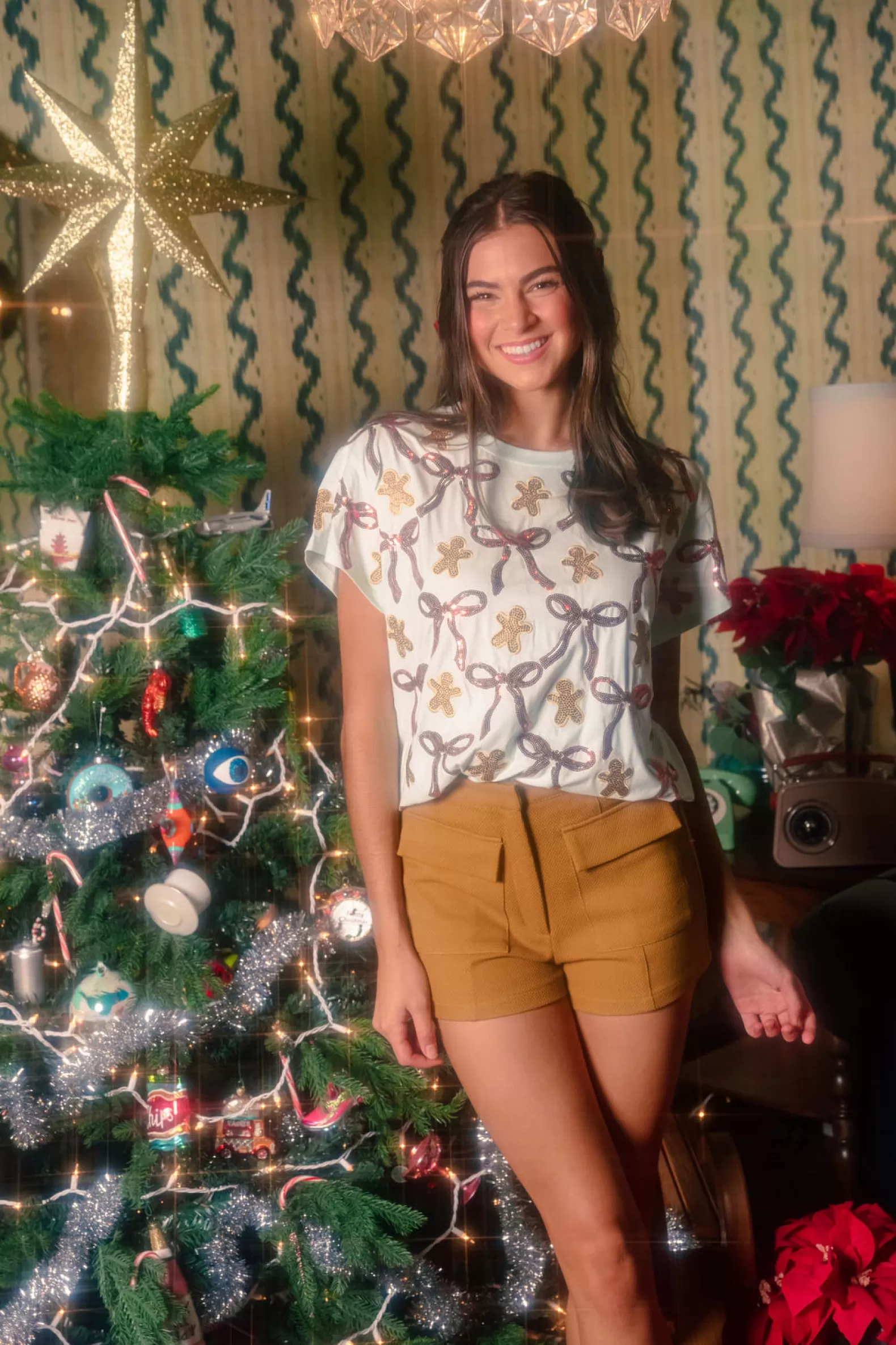 Queen of Sparkles Tees<Pale Green Gingerbread Men & Bows Tee Mint