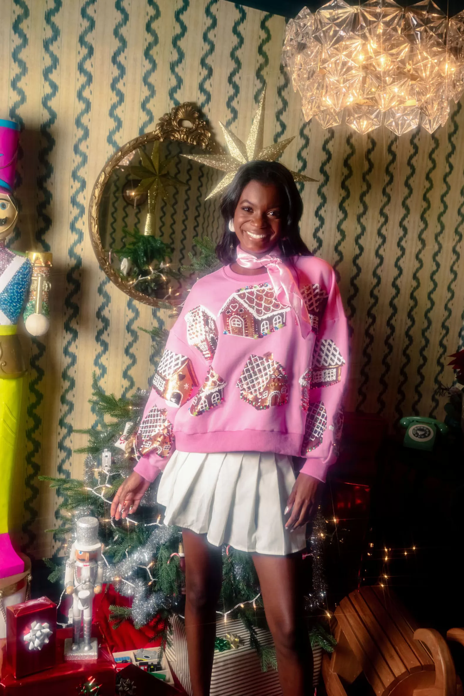 Queen of Sparkles Sweatshirts<Gingerbread House Sweatshirt Pink