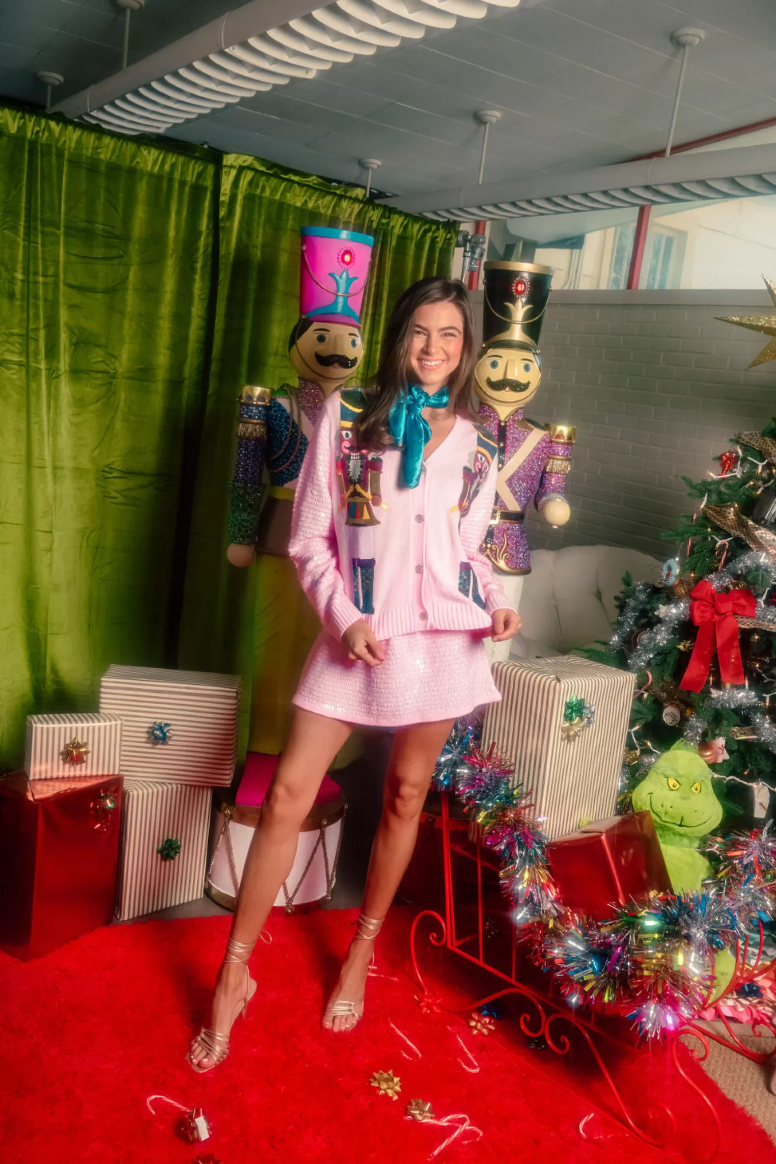 Queen of Sparkles Sweaters<Shard Sequin Sleeve Fair Skin Nutcracker Cardigan Pink