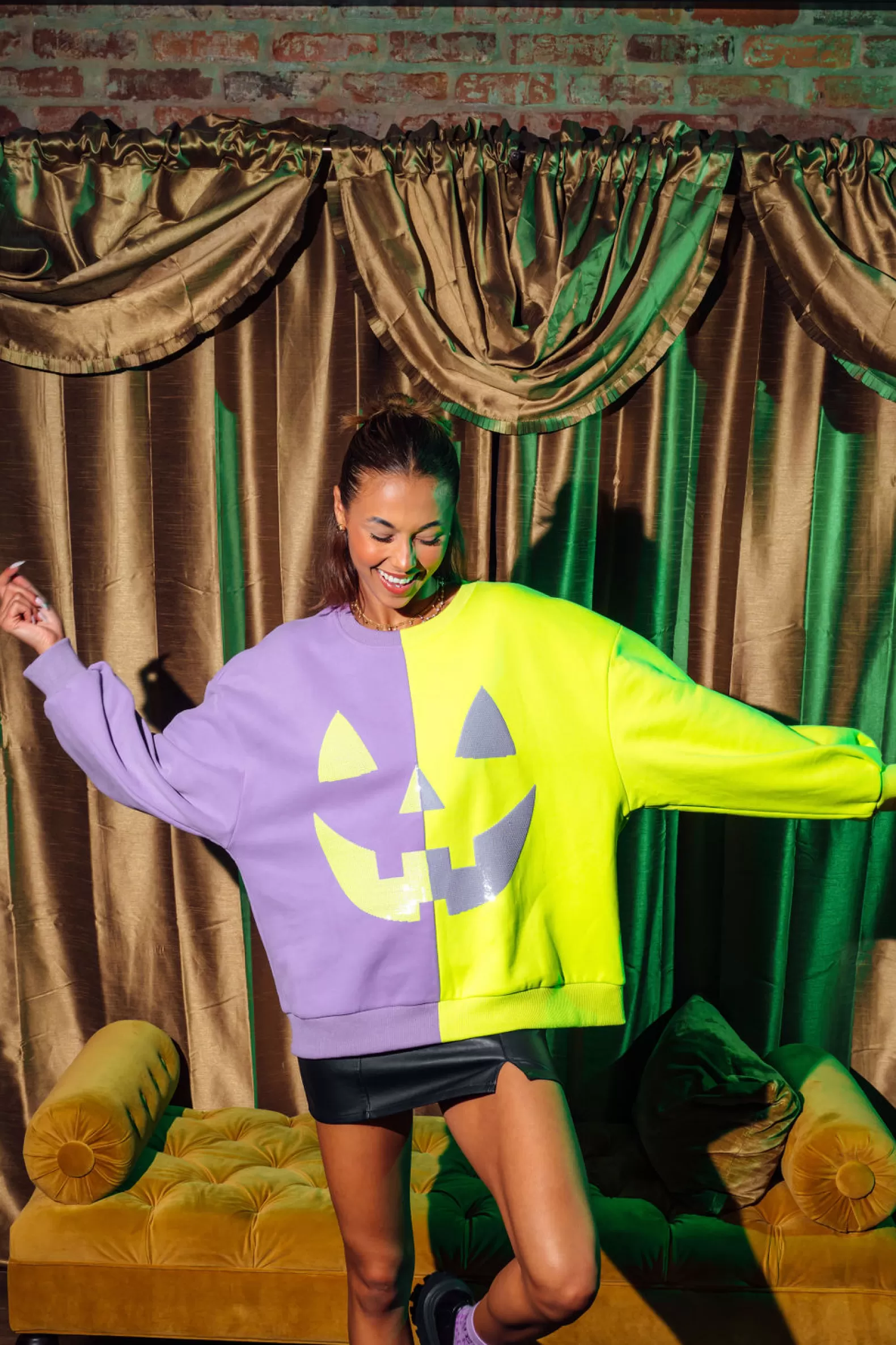 Queen of Sparkles Sweatshirts<Purple & Neon Green Split Pumpkin Face Sweatshirt Purple/Green