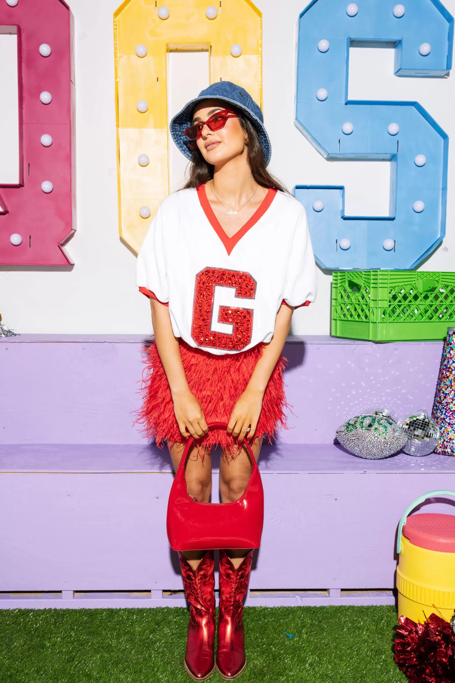 Queen of Sparkles Tops<& Red Jewel 'G' Bubble V Neck Top White