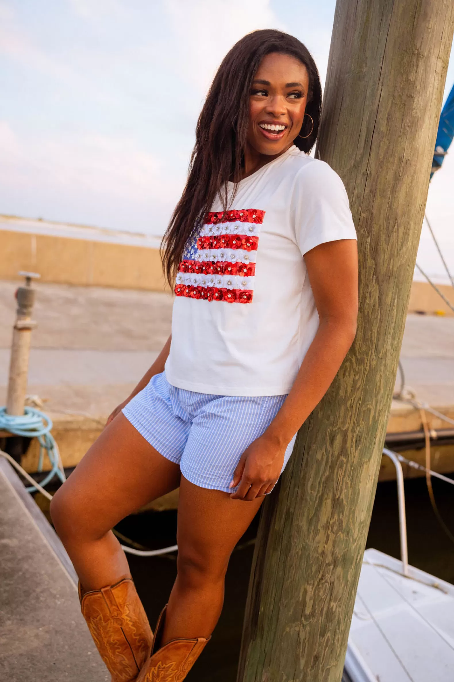 Queen of Sparkles Tees<Flower American Flag Tee White