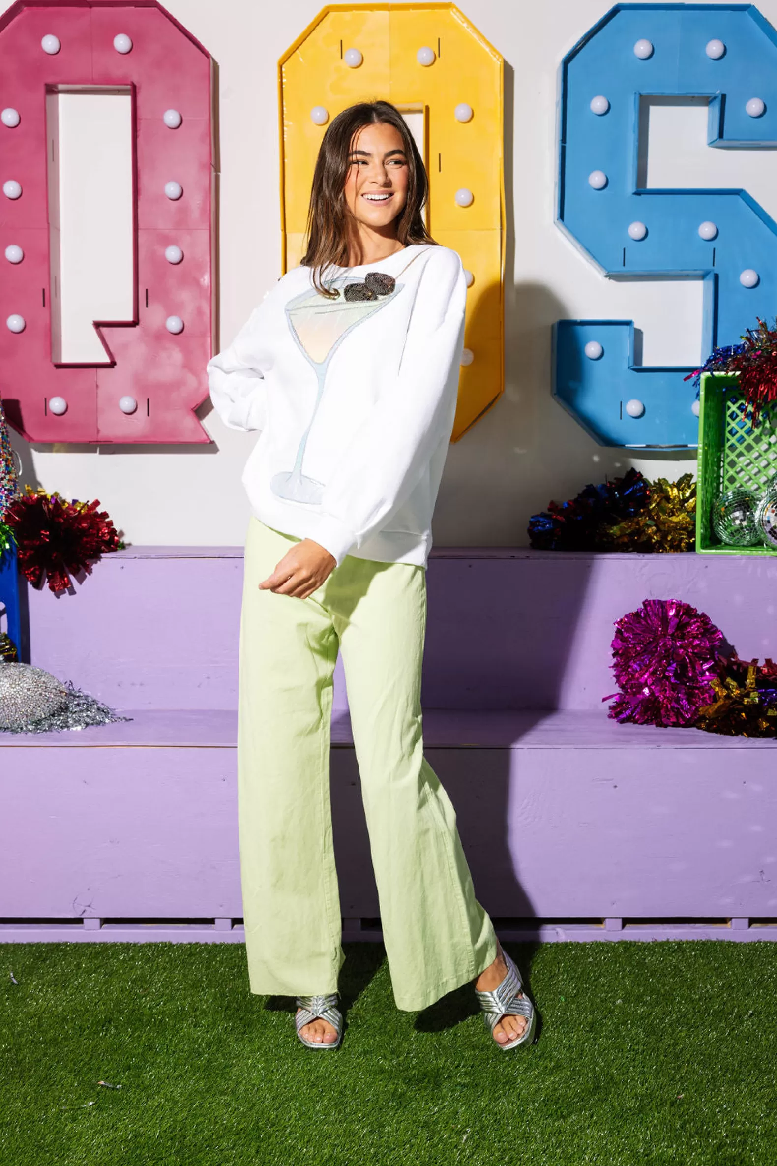 Queen of Sparkles Sweatshirts<Football Olive Martini Sweatshirt White