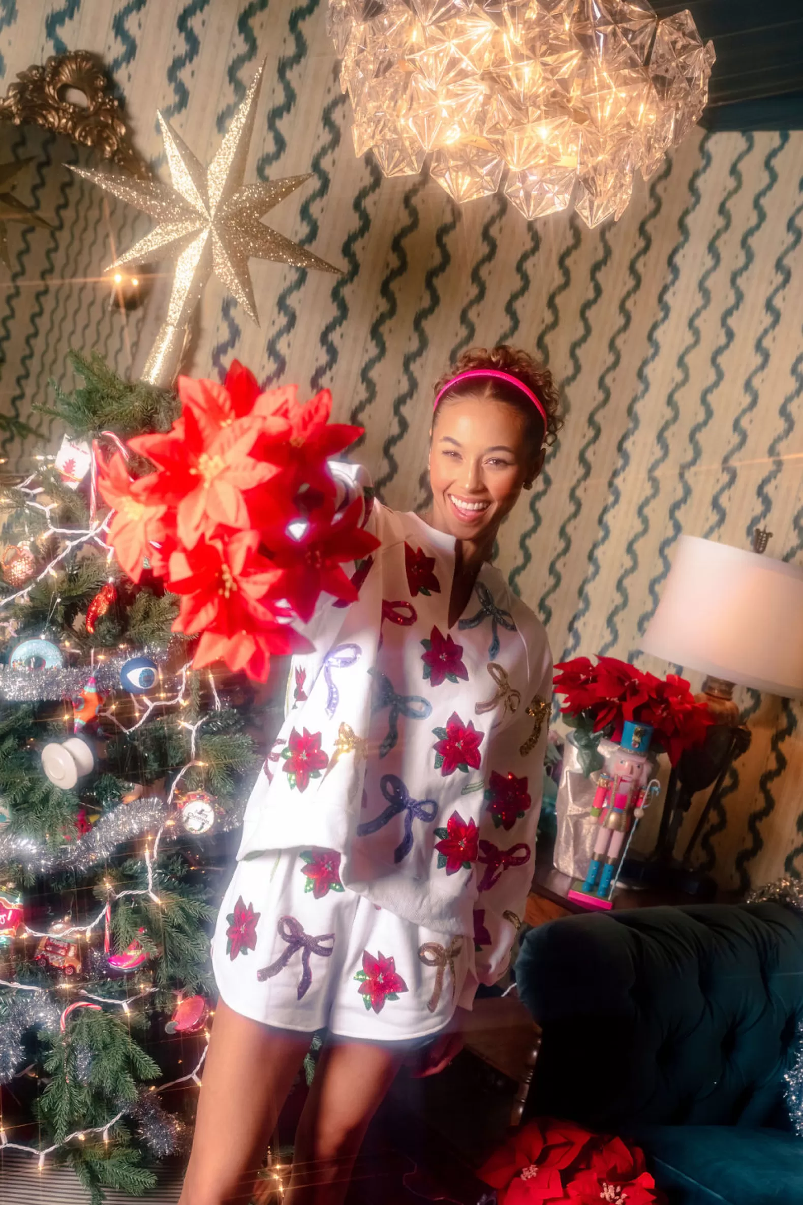 Queen of Sparkles Sets | Sweatshirts<Multi Bows & Poinsettia Sweatshirt White