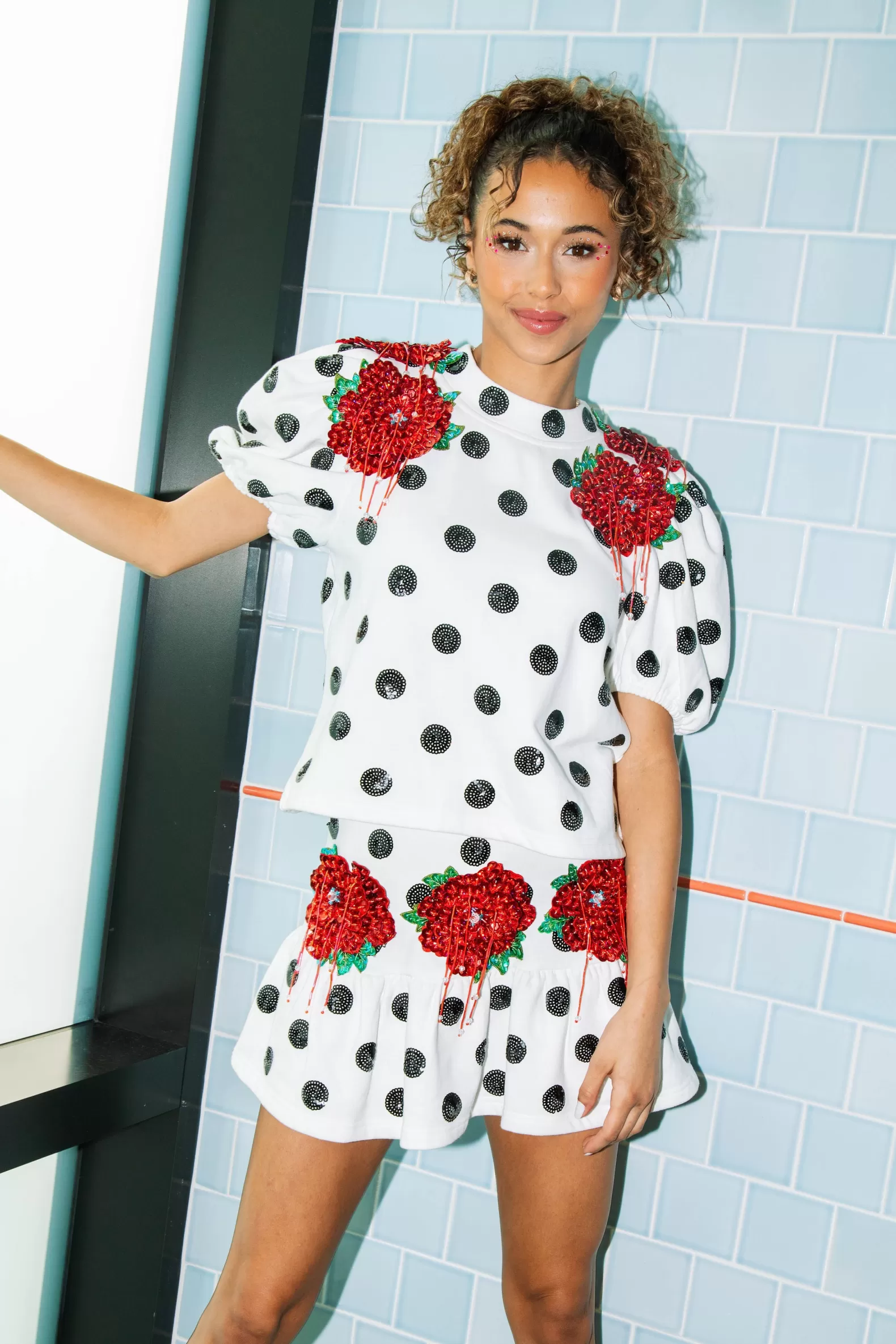 Queen of Sparkles Skirts<White Polka Dot Skirt With Red Flowers