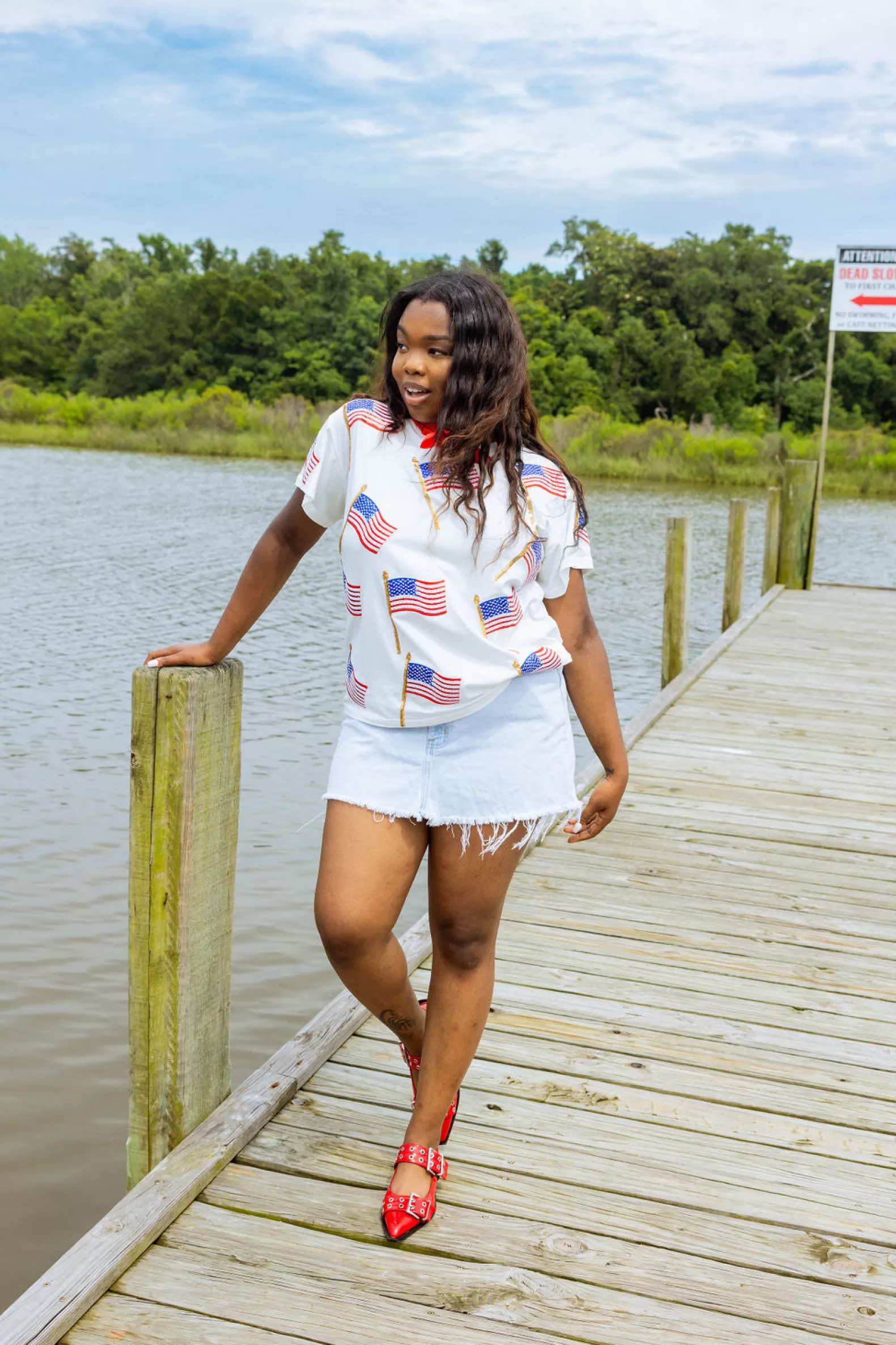 Queen of Sparkles Tees<Scattered Metallic American Flag Tee White