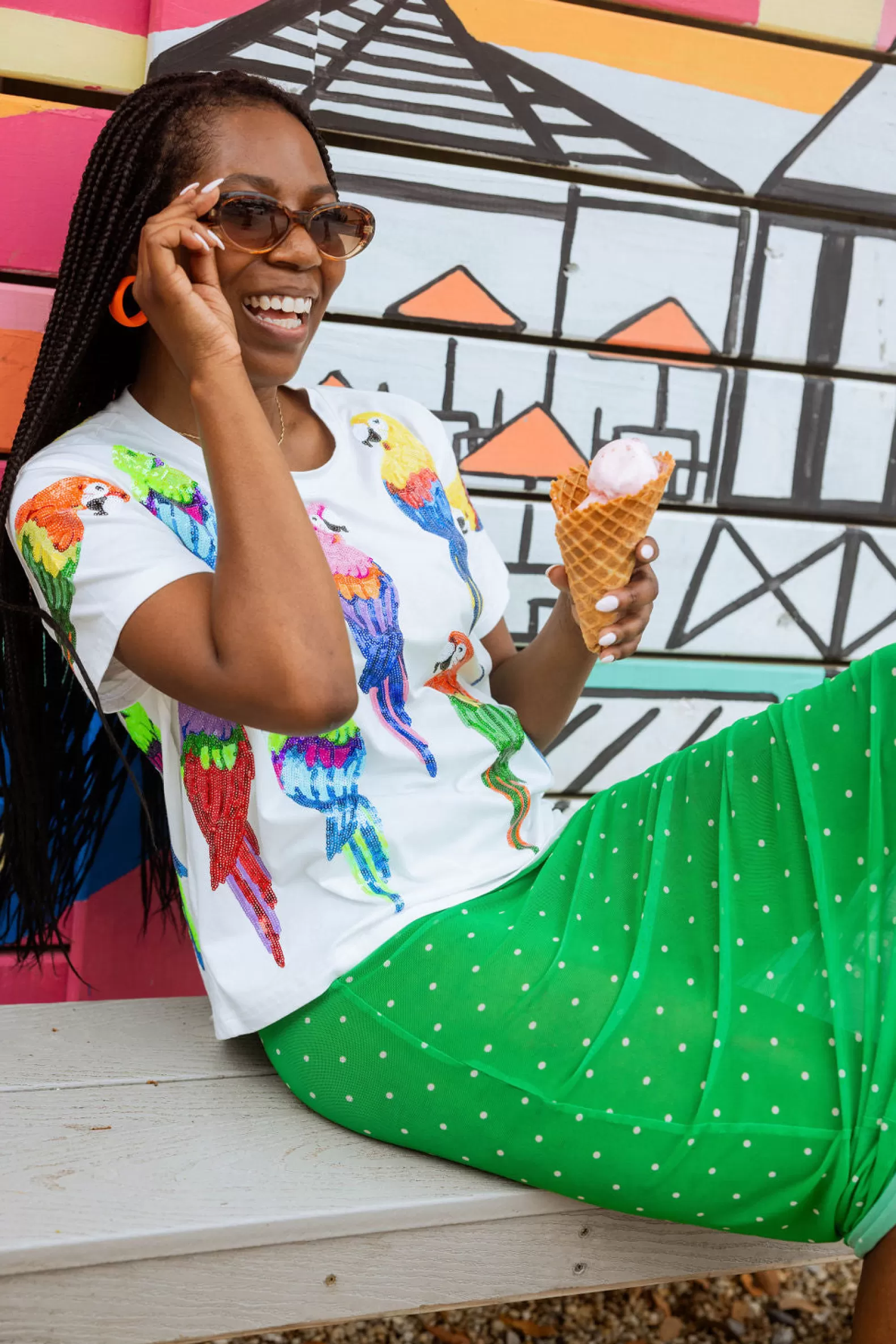 Queen of Sparkles Tees | Our Favorites<Scattered Parrot Tee White