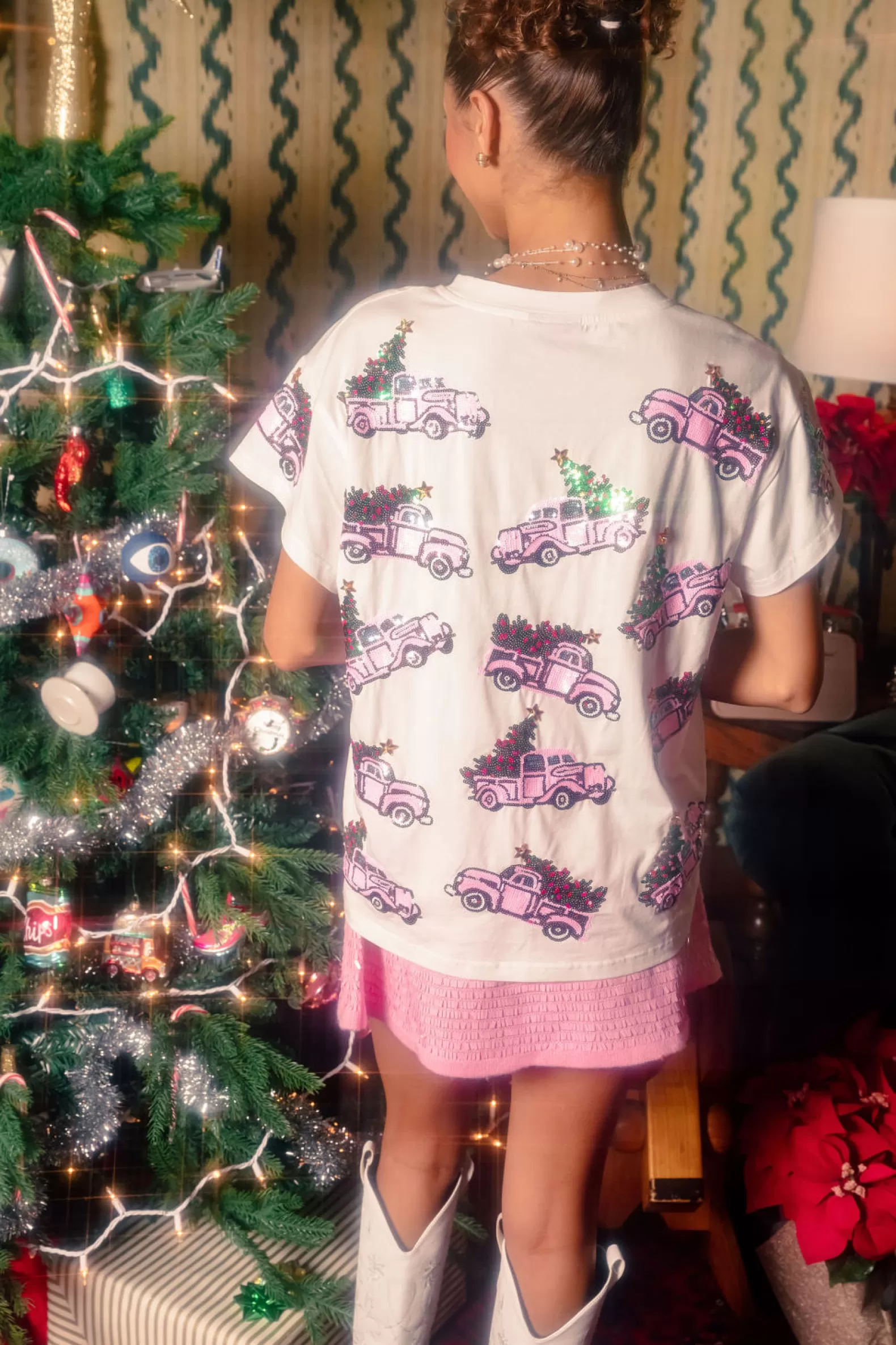 Queen of Sparkles Tees<Trucks With Christmas Trees Tee White